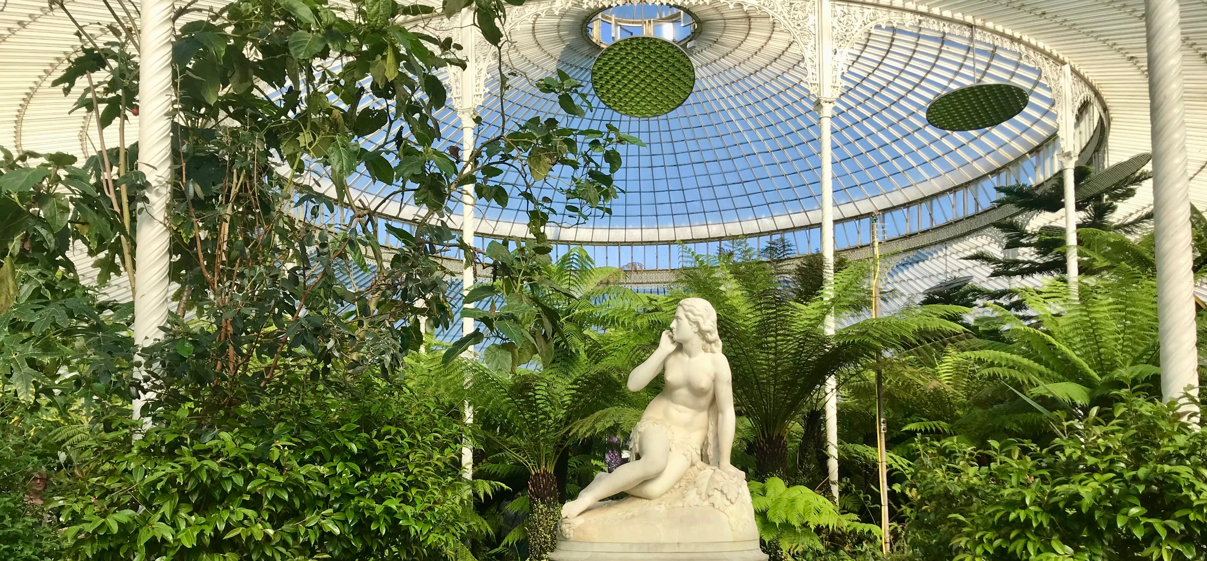 venus' statue at the bothanic gardens in glasgow scotland